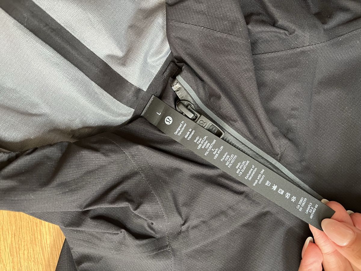 Lululemon Giacche: Neue Lululemon Windjacke – Nuovo (secondo la descrizione) da Zürich venduto da cat_rsn7 1