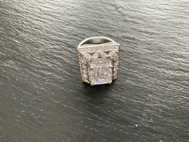 Anelli: Silberring Cocktailring mit Zirkonia – Usato da Moosseedorf venduto da MarcPSahli