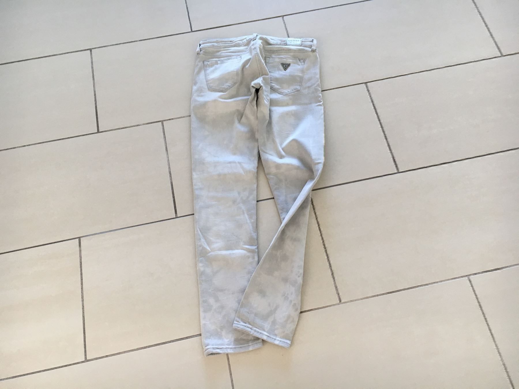 Guess Jeans: GUESS Skinny Slim Hose  beige – Gebraucht aus Buchs-ZH von rivella55 7