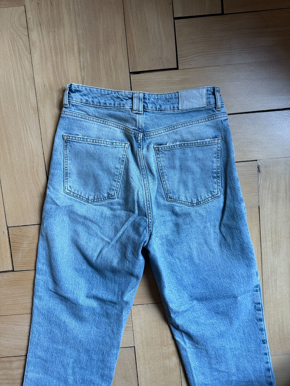 Zara Jeans: ZARA - Straight Leg Jeans hellblau 38 – Usato da Zürich venduto da Diazaio 2