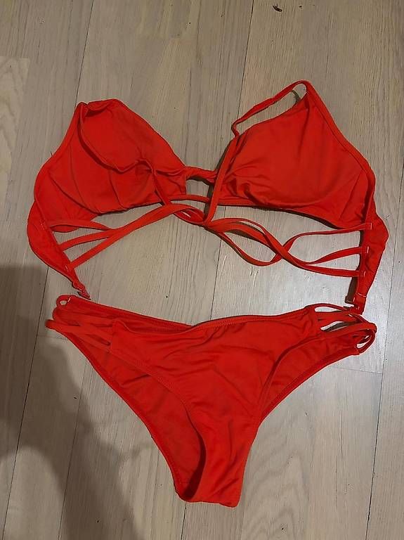 Costumi da bagno & Bikini: Rotes Bikiniset mit überkreuzden Rücken – Usato da Belp venduto da mia_5cm6
