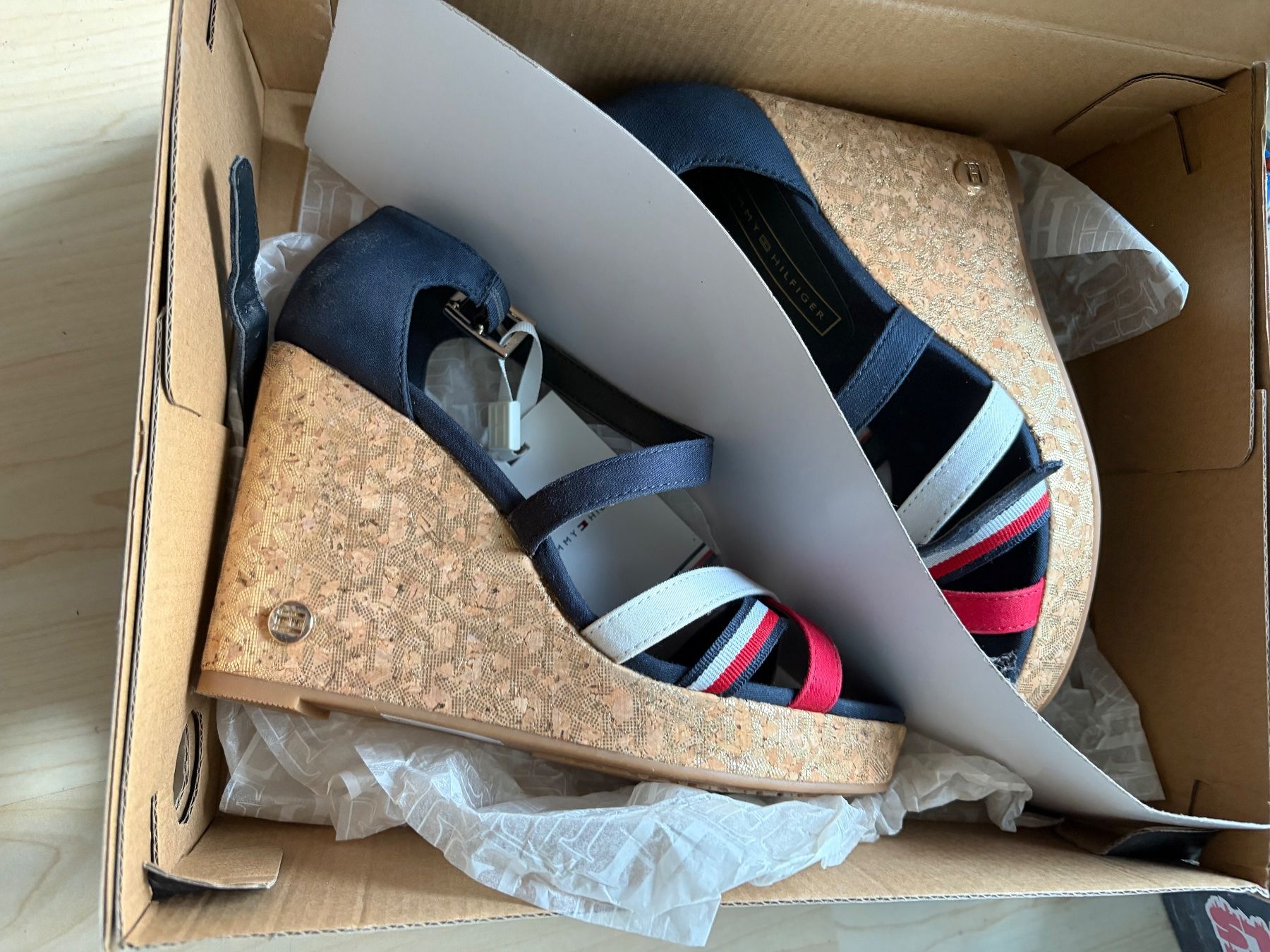 Tommy Hilfiger Scarpe da donna: Tommy Hilfiger Sandalen – Nuovo (secondo la descrizione) da neuenegg venduto da beu_g6y9 3