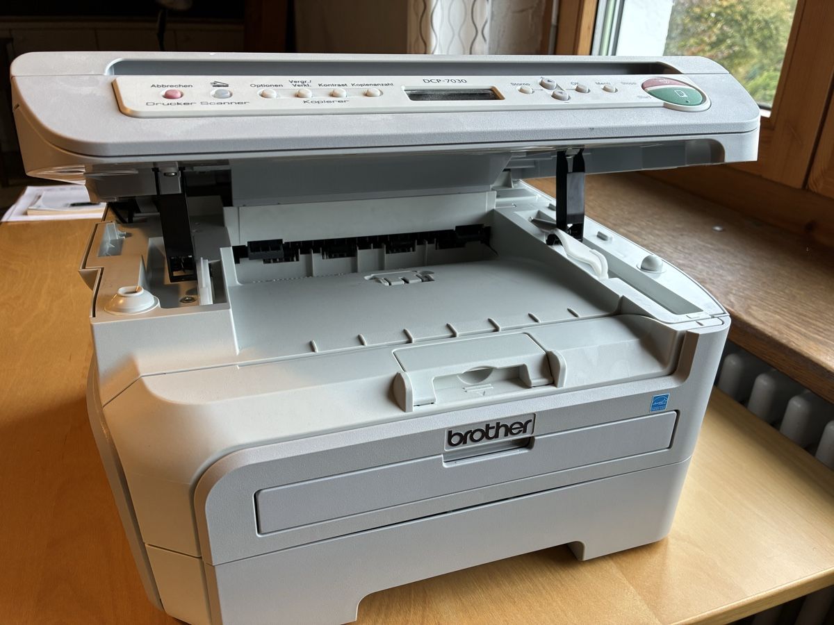 Brother Drucker: Multifunktionsdrucker Brother DCP-7030 Laserdrucker grau – Gebraucht aus Wallisellen von G000ze 5