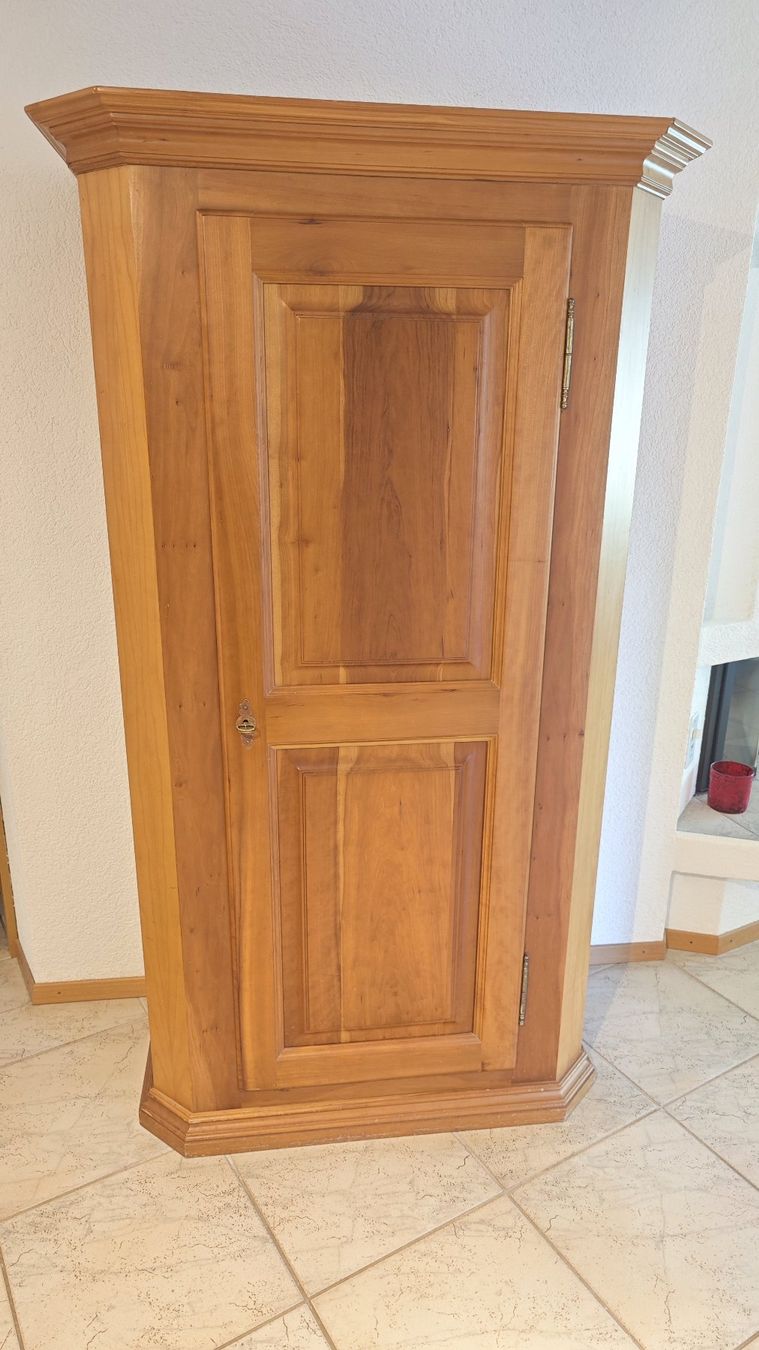 Armoires: Schrank – D'occasion à Gwatt (Thun) par Taipan49