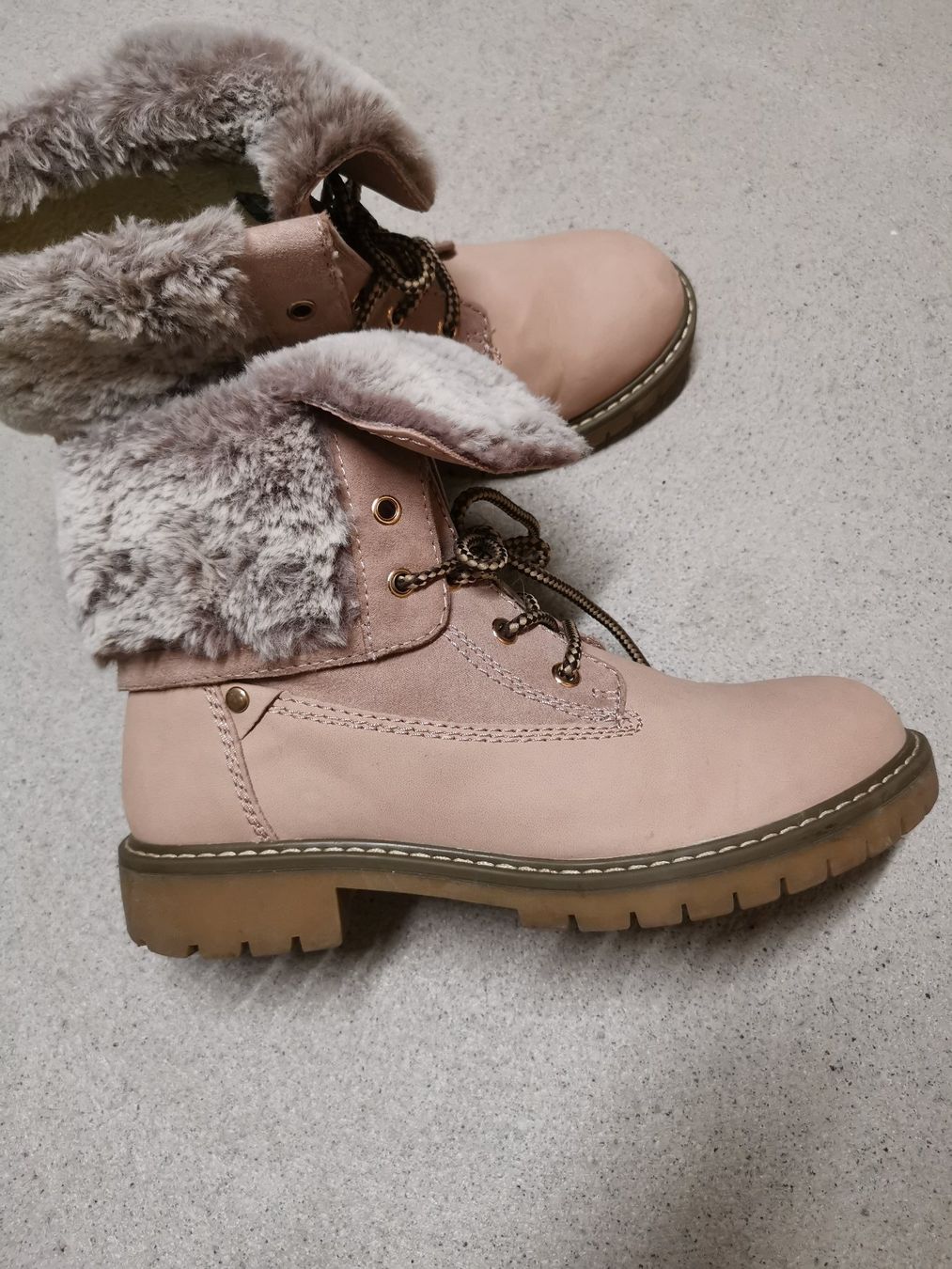 Scarpe da donna: Winterschuhe Gr.39 – Usato da Galgenen venduto da amoxan1 1