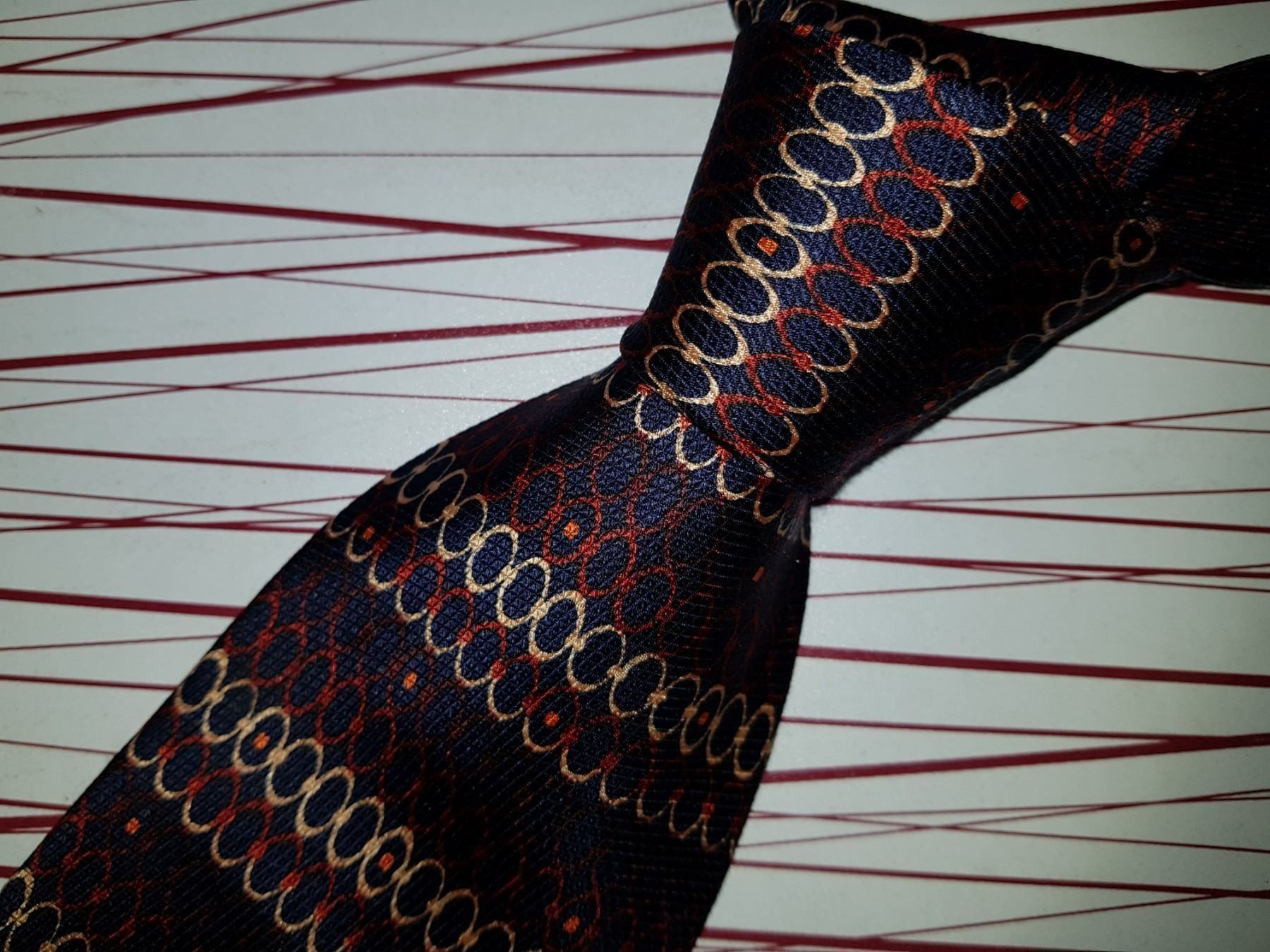 Cravatte: Cravate en soie/Seiden Krawatte  GUY LAROCHE – Usato da Cossonay-ville venduto da Super-Price-Quality 5