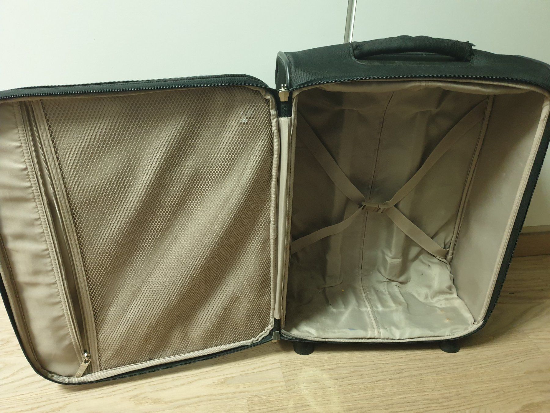 Samsonite Valigie: Samsonite Kabinenkoffer Base Boost Upright Vorgängermodell – Usato da Sachseln venduto da Palur 4