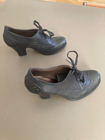 Chaussure Zinda 39 noire (style Vintage)