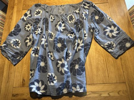Sommer Bluse mit Blumenmuster, Grösse M, Top Zustand! (51)
