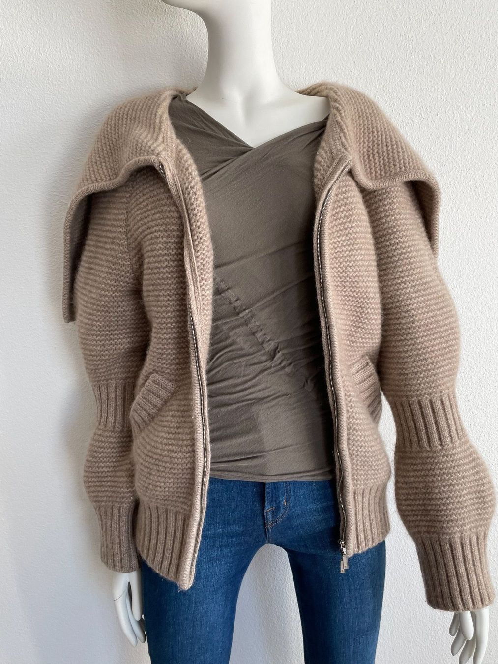 Chanel Pullover & Sweatshirts: Chanel Strickjacke – Neu (gemäss Beschreibung) aus Winterthur von 19.19 2