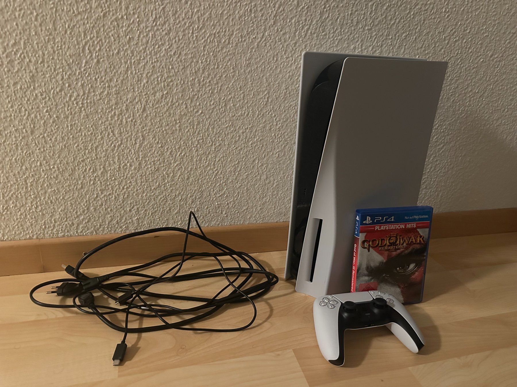 Sony Consoles: PS5 Playstation 5 Disc Disk Version 825GB mit Controller – D'occasion à Brüttisellen par MisterMinister25