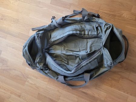 Praktische Reisetasche / Sporttasche, olivgrün, Top Zustand!