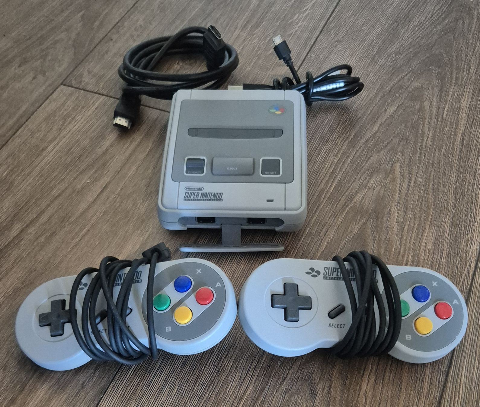 Nintendo Console: SNES Classic Mini mit 2 Controller – Usato da Dinhard venduto da Rdnex