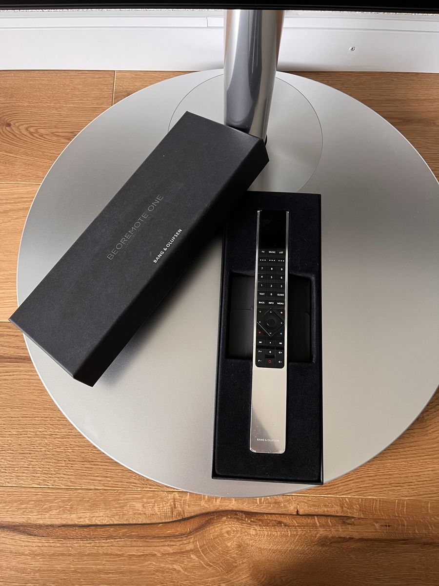 Bang & Olufsen Telecomandi: Bang & Olufsen Beoremote One Alu – Usato da Frasnacht venduto da ma-at