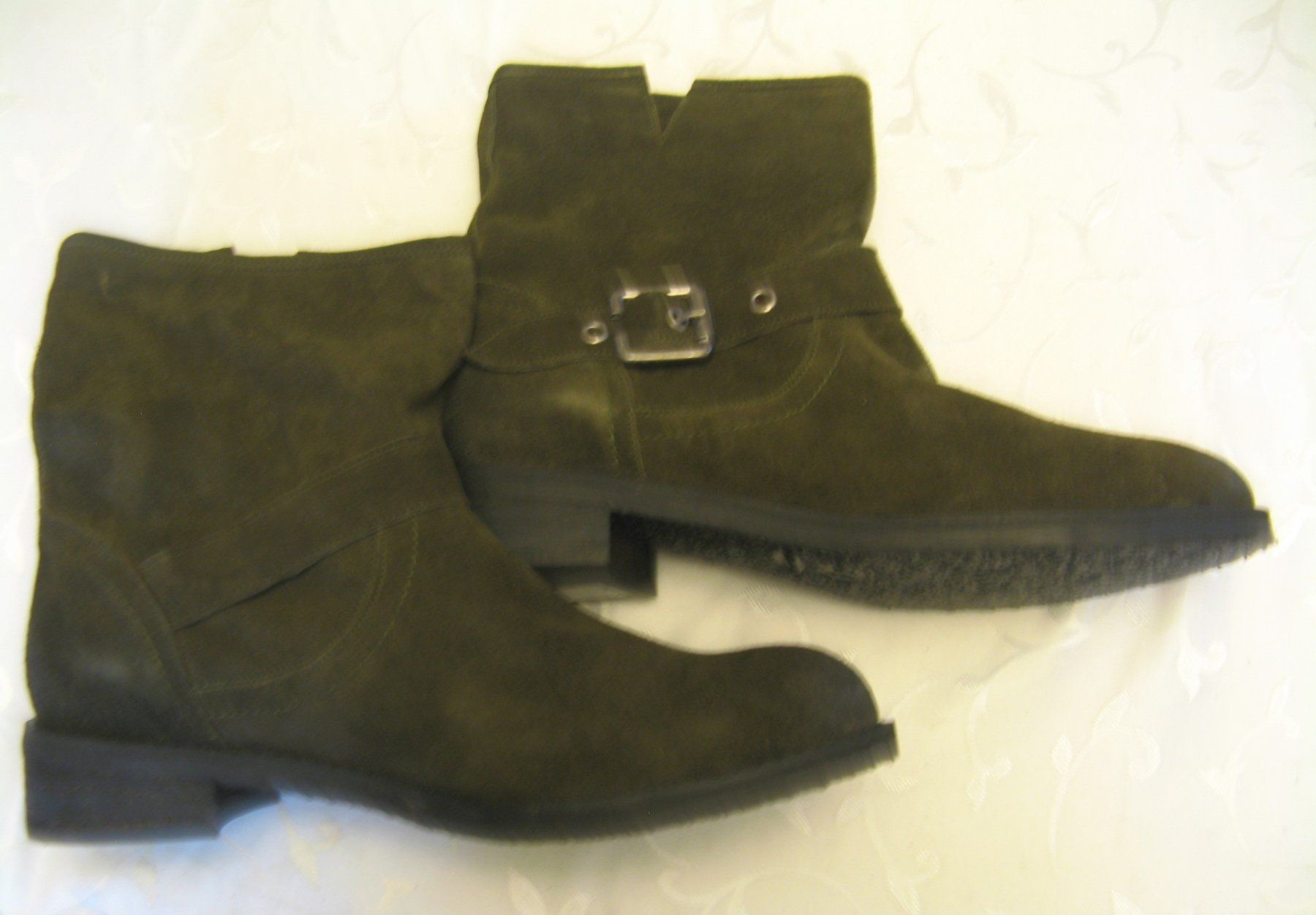 Scarpe da donna: Damenstiefel Wildleder Grösse 41 – Nuovo (secondo la descrizione) da Frauenfeld venduto da Interessent1 2