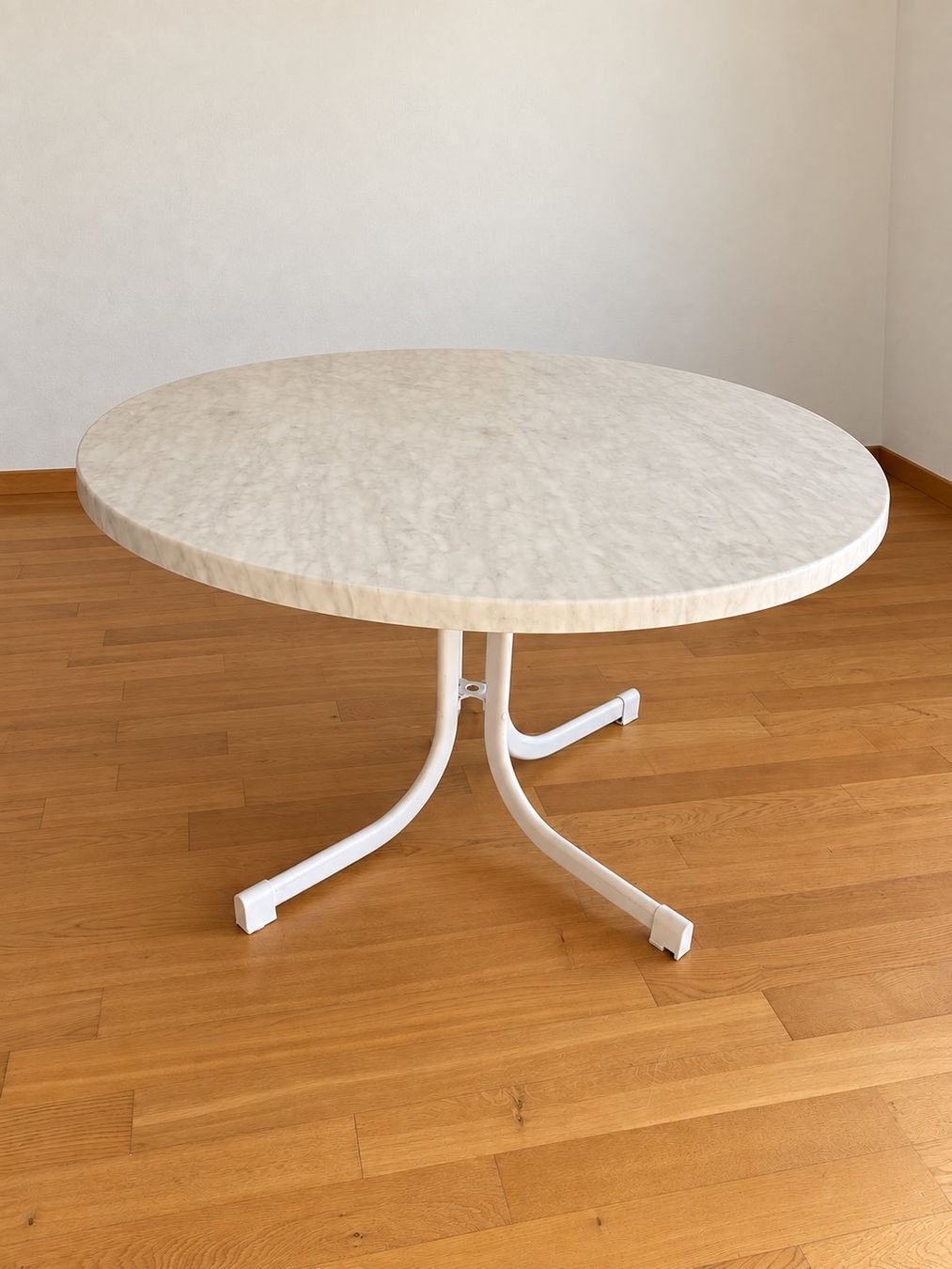 Tavoli: Runder Gartentisch 120cm mit Marmoroptik – Usato da Sargans venduto da Dani_05