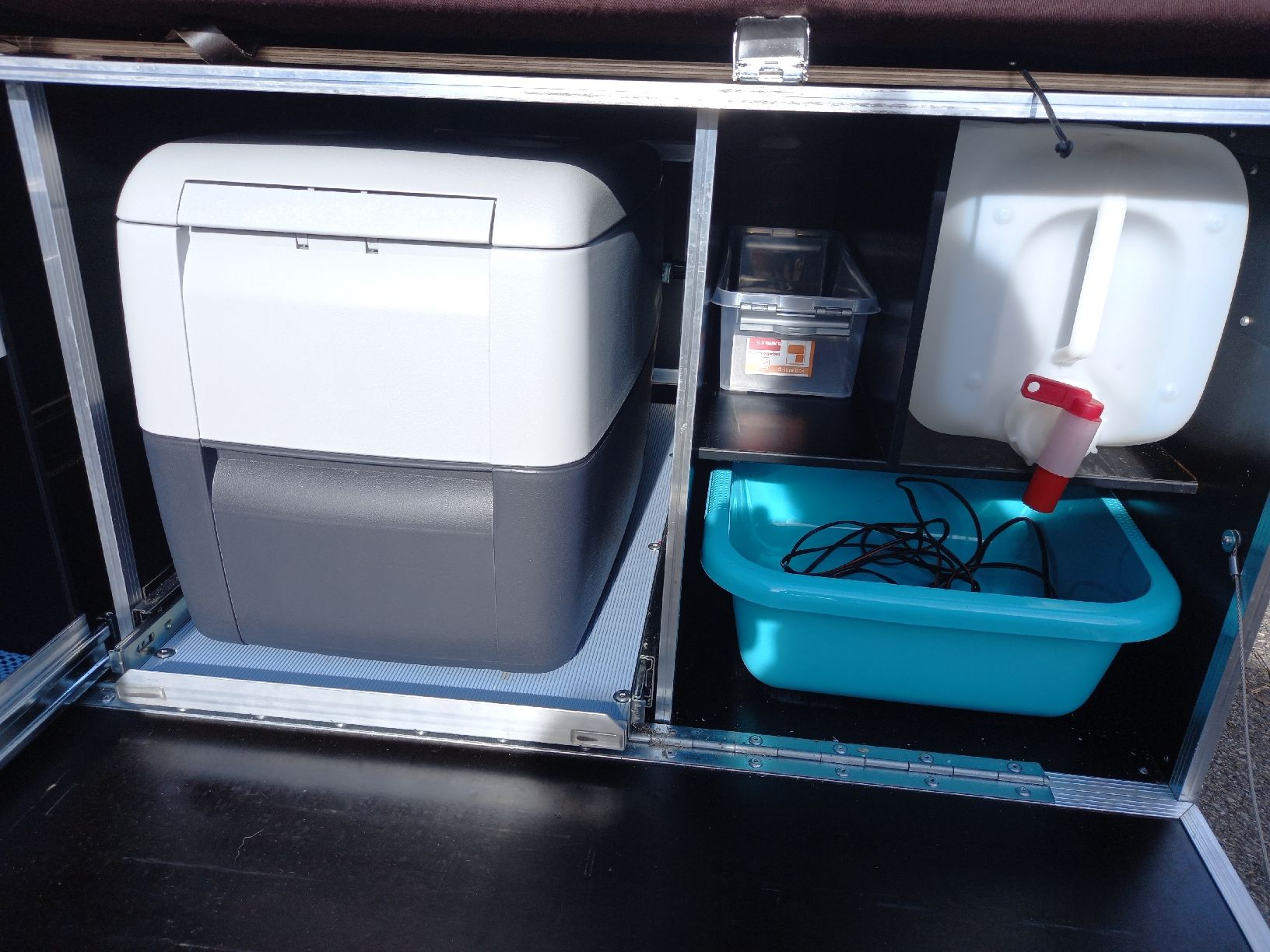 Camping Fahrzeuge: Ququq Campingbox Busbox 2 – Gebraucht aus Hundwil von  4