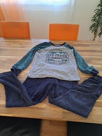 Flauschiges Pyjama zu verkaufen Gr.146