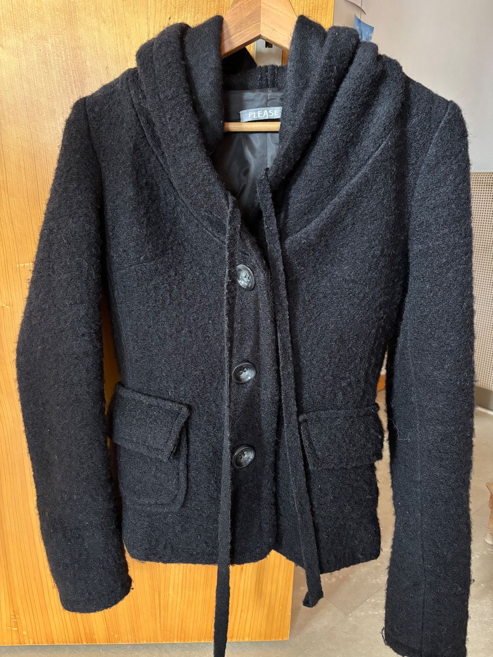 Jacken: Jacke mit Kapuze Damen – Gebraucht aus Unterseen von sjo_7cf2