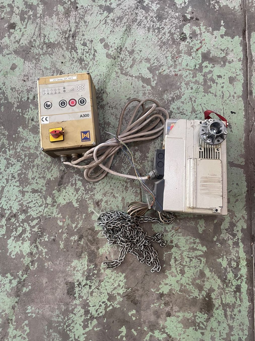 Hörmann Autre matériel électrique: Hörmann Torantrieb mit Bedienung – D'occasion à Biel/Bienne par Michtelsen
