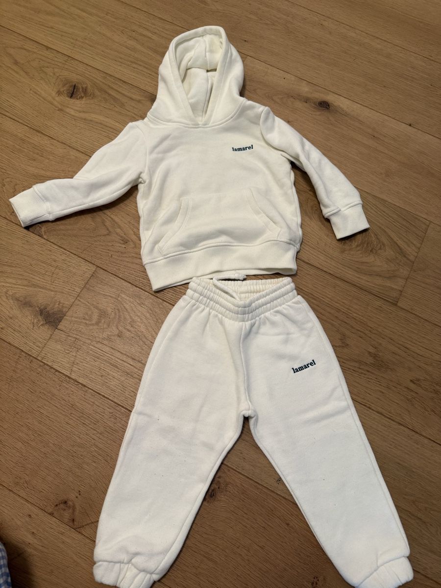 Lamarel Lotti & Set di vestiti: Lamarel Cozy Set - Size 12/18 Months – Nuovo (secondo la descrizione) da Holzhäusern ZG venduto da Valentina5789