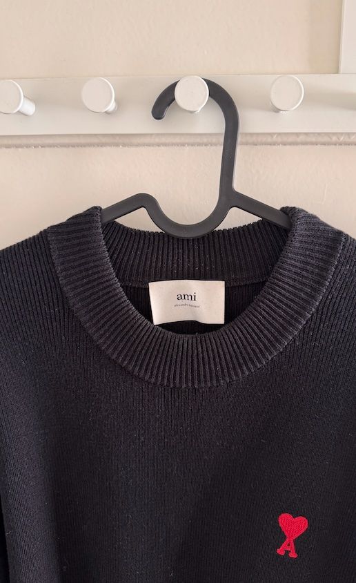 Pullover & Sweatshirts: AMI PARIS cropped jumper M – Gebraucht aus Zürich von mateuszptrk