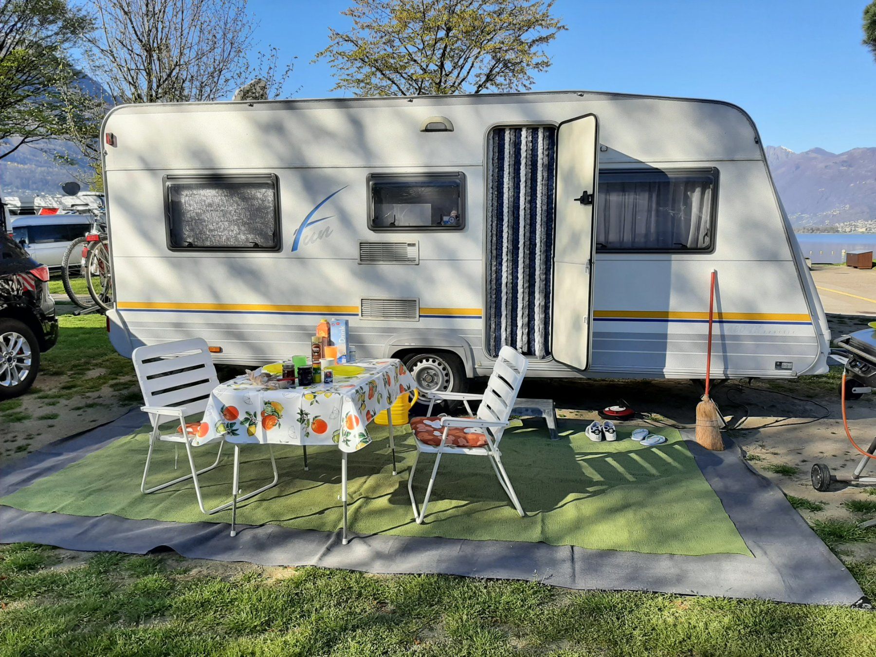 Bürstner Veicoli da campeggio: Wohnwagen mieten schon ab CHF 65.-/Tag – Usato da Wimmis venduto da vic_7sym