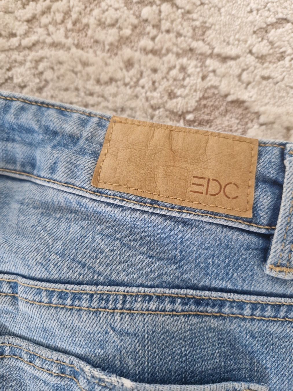 Esprit Jeans: Edc Jeans, hellblau, Destroyed-Look, Gr. 30 – Usato da Erlinsbach SO venduto da ULIKH 3