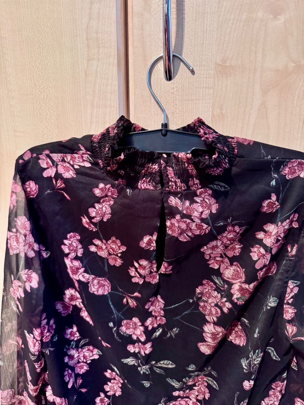 Vero Moda Chemisiers: Bluse mit Blumenmuster, Grösse S – D'occasion à Montlingen par timolino12 2