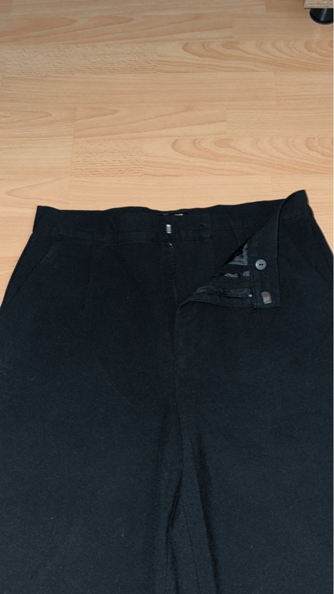 Hosen: Pantalon noir large et élégant taille M/L – Neu (gemäss Beschreibung) aus Bülach von sar_j6bk 1