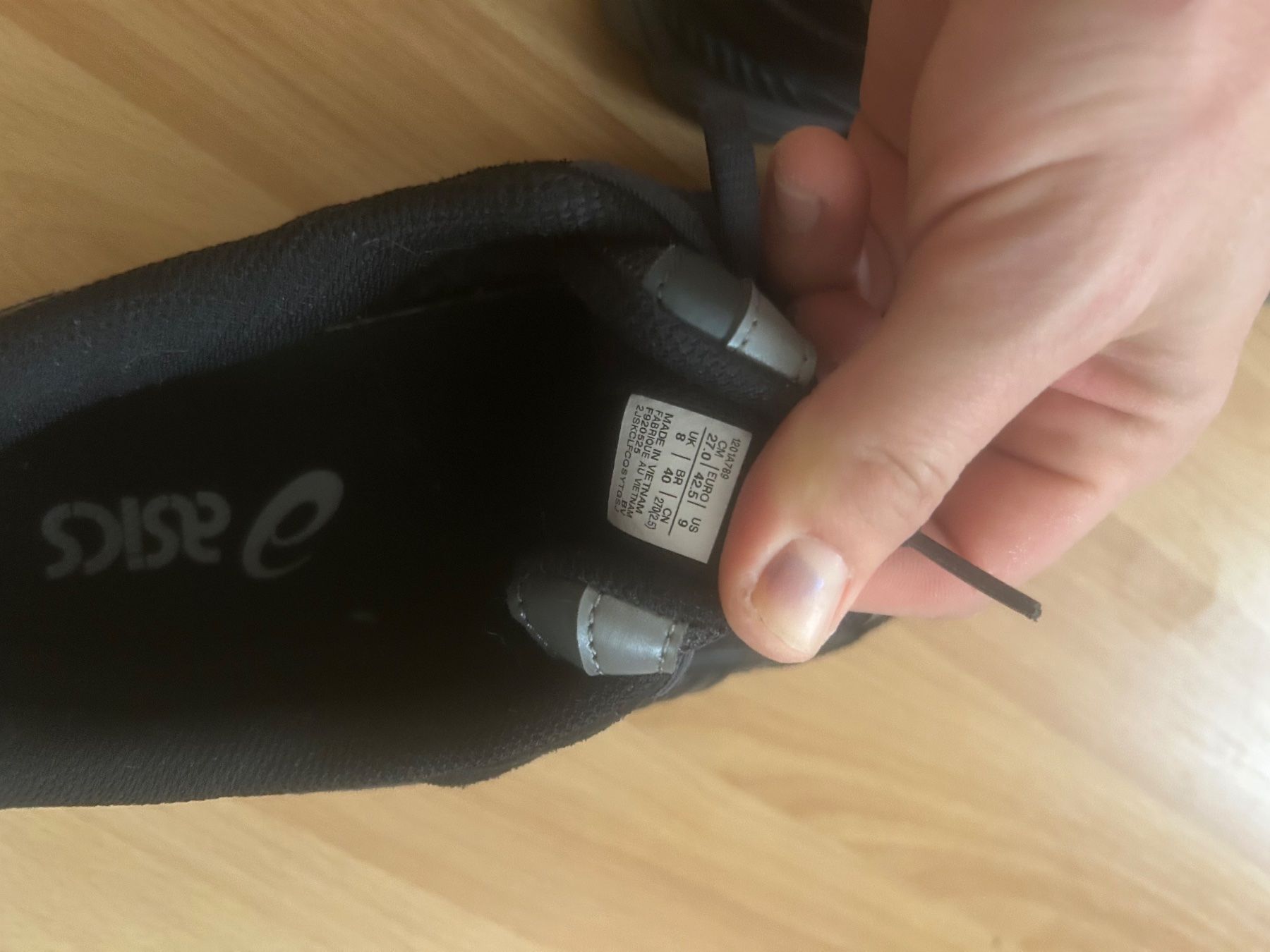 Asics Scarpe da uomo: Asics NYC Black Neuwertig 42.5 – Nuovo (secondo la descrizione) da Solothurn venduto da CityNordMarketplace 3