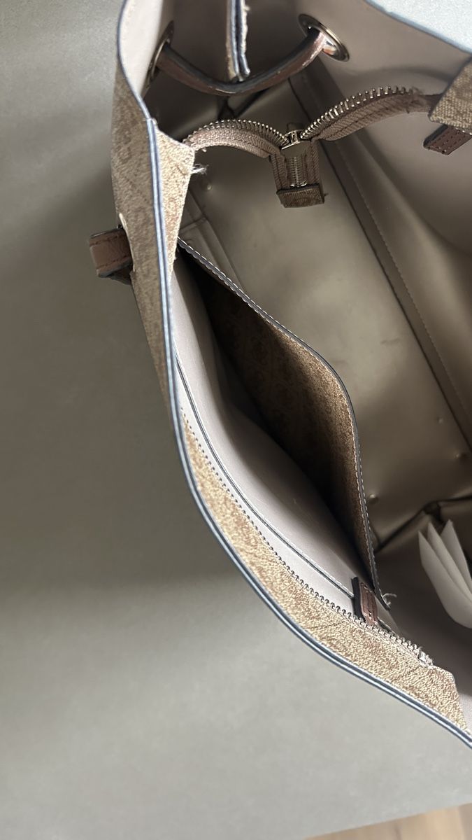 Guess Borse da donna: Guess Handtasche/Shopper Monogramm beige – Nuovo (secondo la descrizione) da Waldstatt venduto da Car_na 5