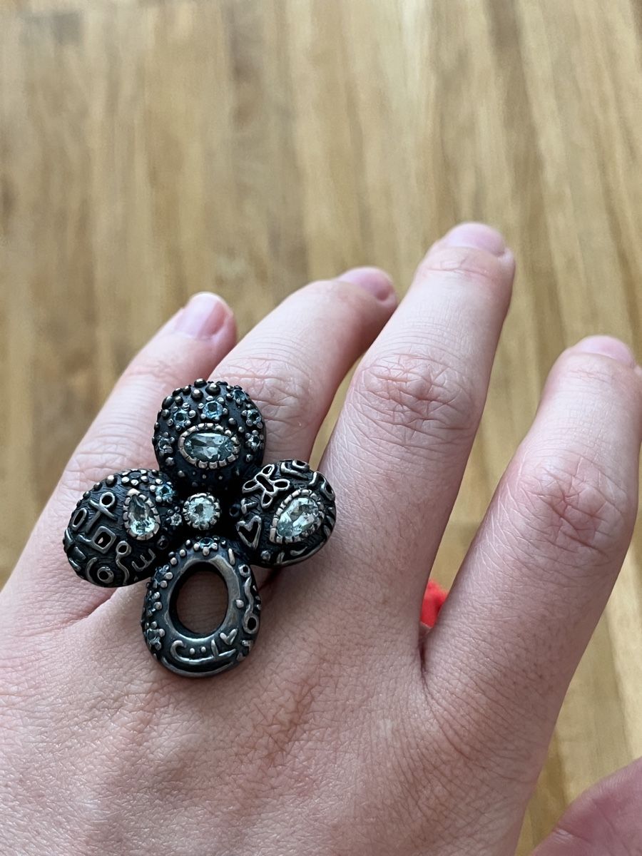 Bagues: Ring mit Ornamente Gr 52 – Neuf avec emballage d'origine à Pfäffikon SZ par Zitrone_100