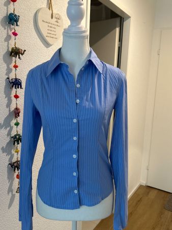 Damen Hemd blau gestreift von Bershka Gr. S