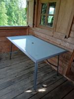 Gartentisch mit Glasplatte, Metallgestell - Top Zustand!