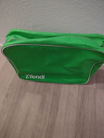 Grüne Schultertasche