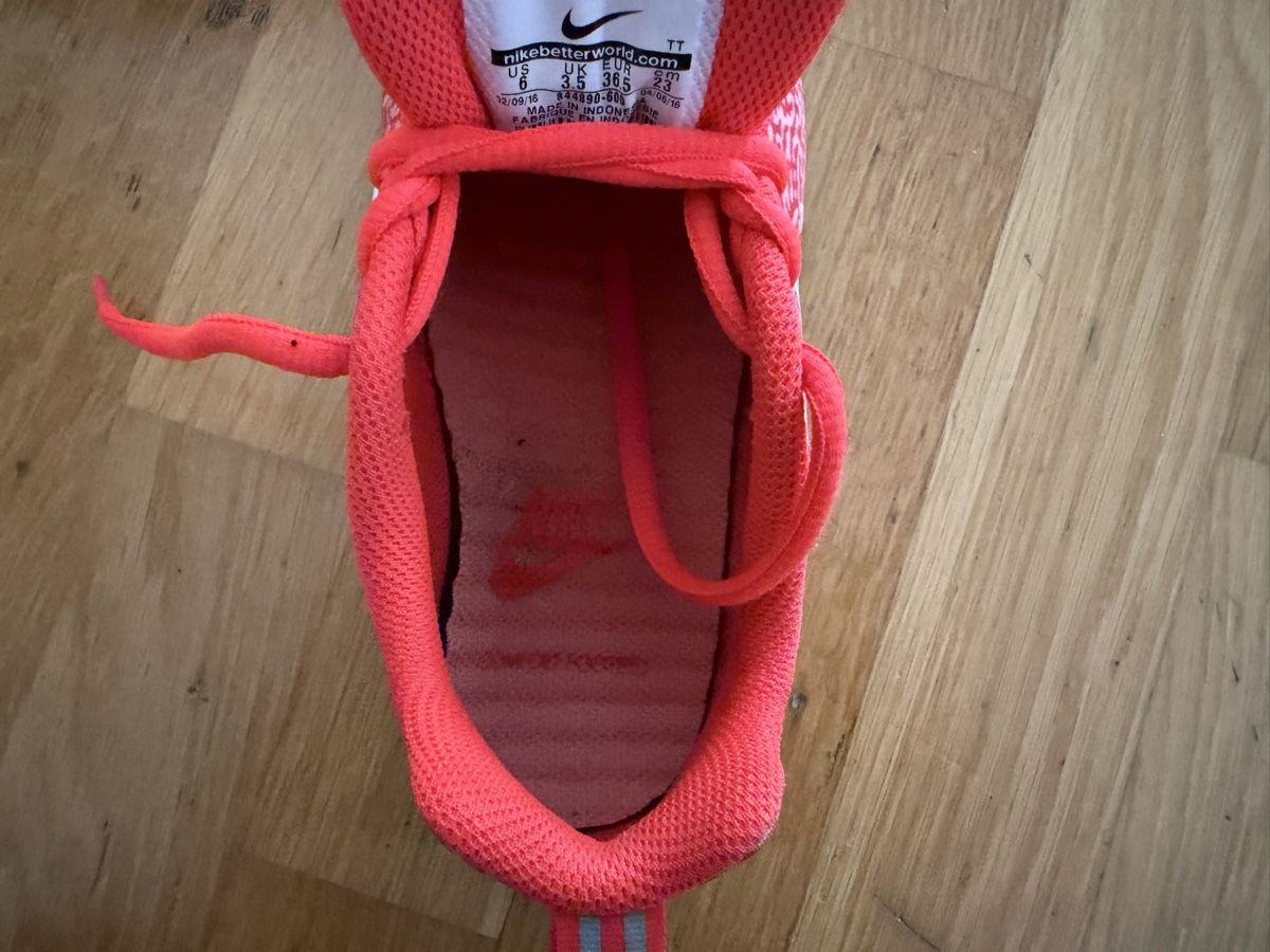 Nike Scarpe da donna: Neuwertige Nike Sneakers Grösse 36.5 – Nuovo (secondo la descrizione) da Bettlach venduto da Tradenet100 5