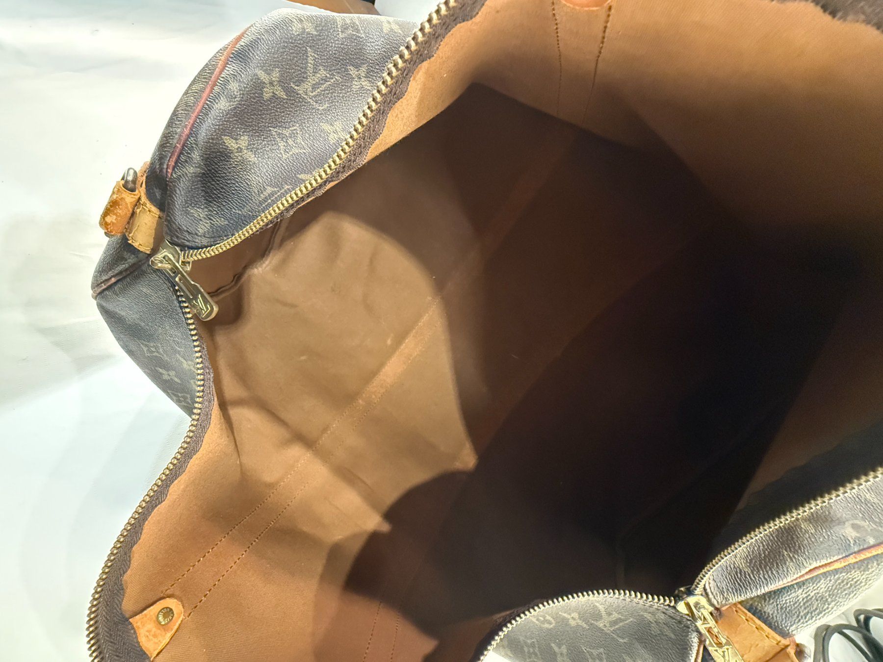 Louis Vuitton Taschen: Louis Vuitton Keepall 55 Monogram Reisetasche – Gebraucht aus Erlenbach ZH von iLuxury 6