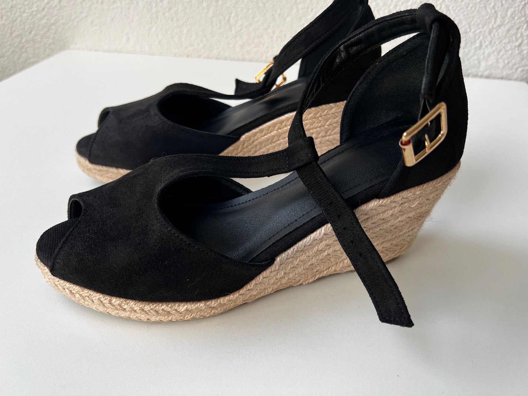 Scarpe da donna: 2x Sandalen schwarz Gr. 40 – Usato da Aarau venduto da Obdulia