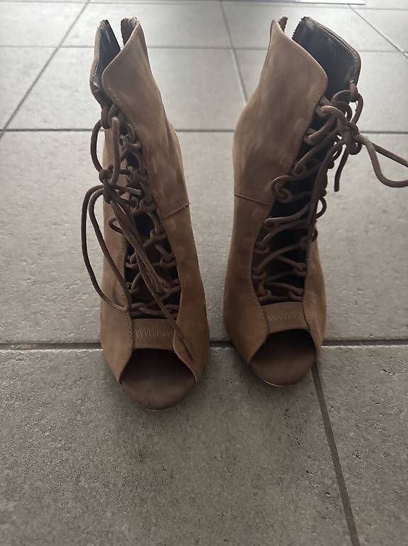 Scarpe da donna: Wildleder Schuhe – Usato da Basel venduto da Spielzeugverkauf