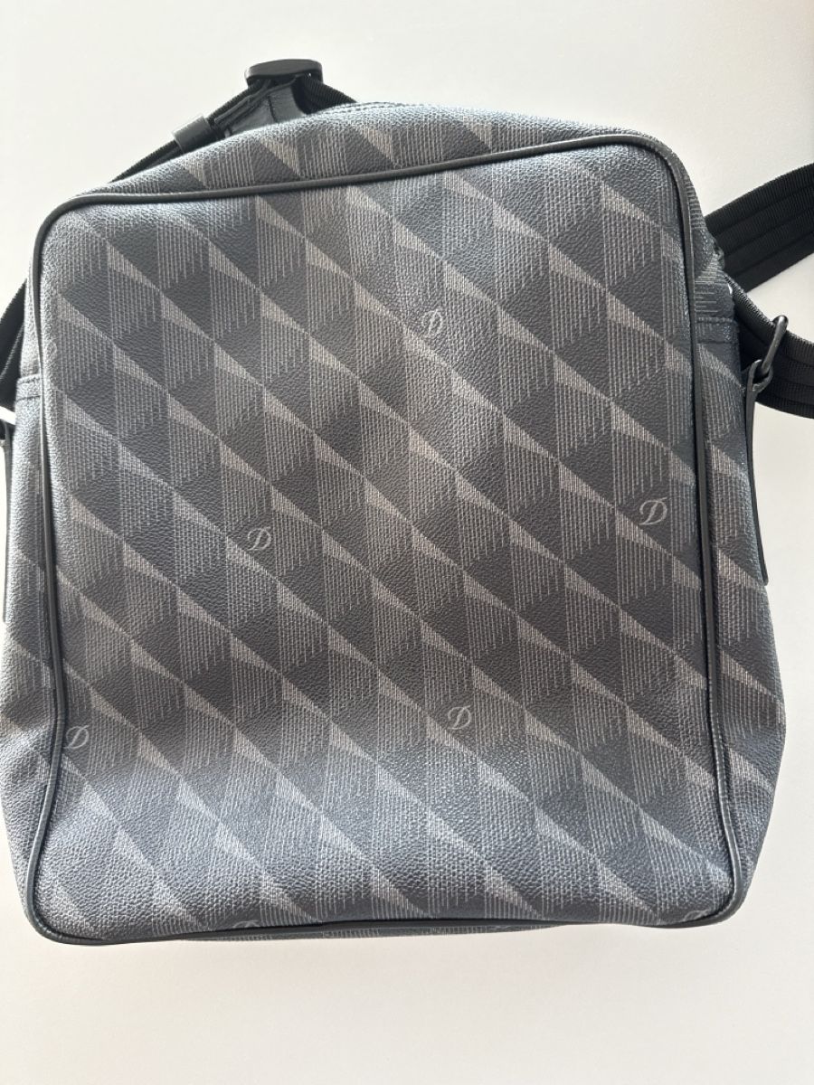Dupont Borse: St Dupont Shoulder Bag Grey Monogram new condition – Nuovo (secondo la descrizione) da Zürich venduto da nad_s27g 1