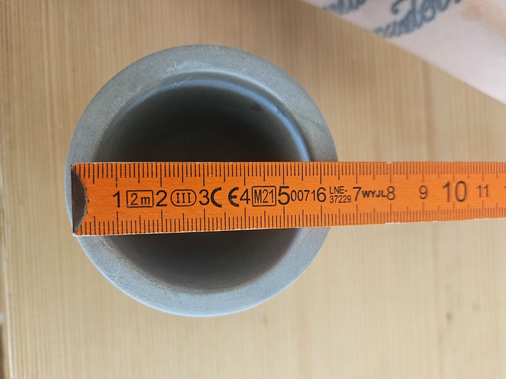Blumentöpfe: Pot de fleurs gris avec pieds en bois – Neu (gemäss Beschreibung) aus Morges von Mlle_Croft_91 3