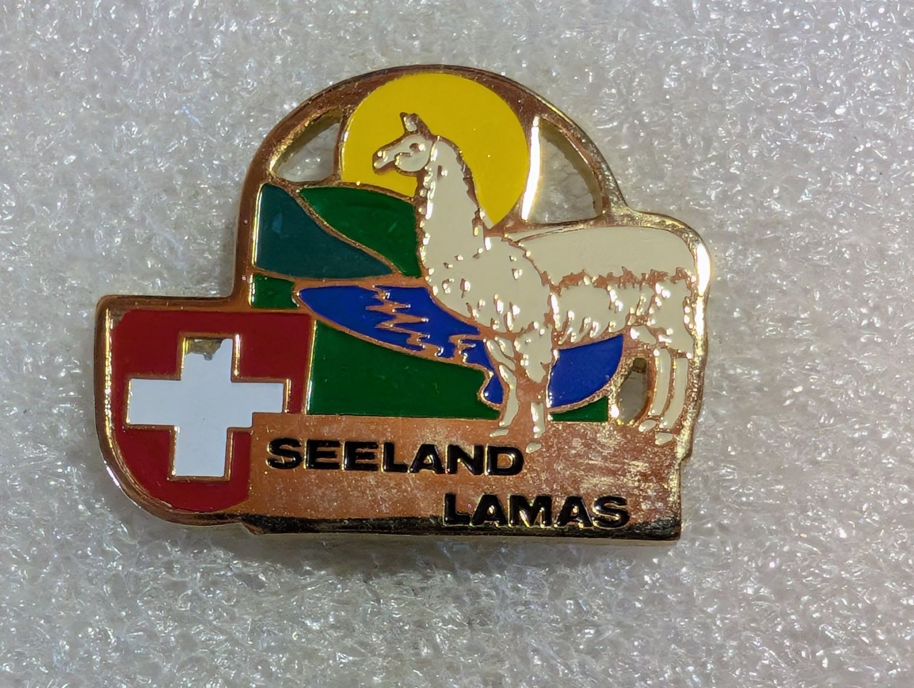 Plaketten & Abzeichen: Ansteckpin 125: Seeland Lamas – Gebraucht aus Oppligen von Pin-Fall-Shop