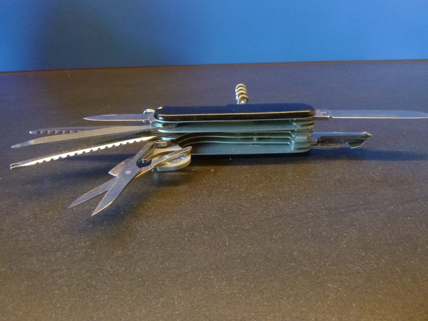 Victorinox Coltelli tascabile: Grosses Victorinox-Taschenmesser – Usato da Freudwil venduto da Traktor57 2