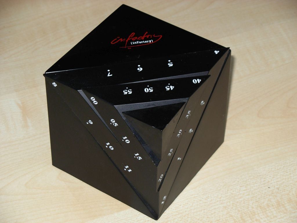 Montres: Infactory Designer Würfeluhr – D'occasion à Oberrieden par Hobbyschiff