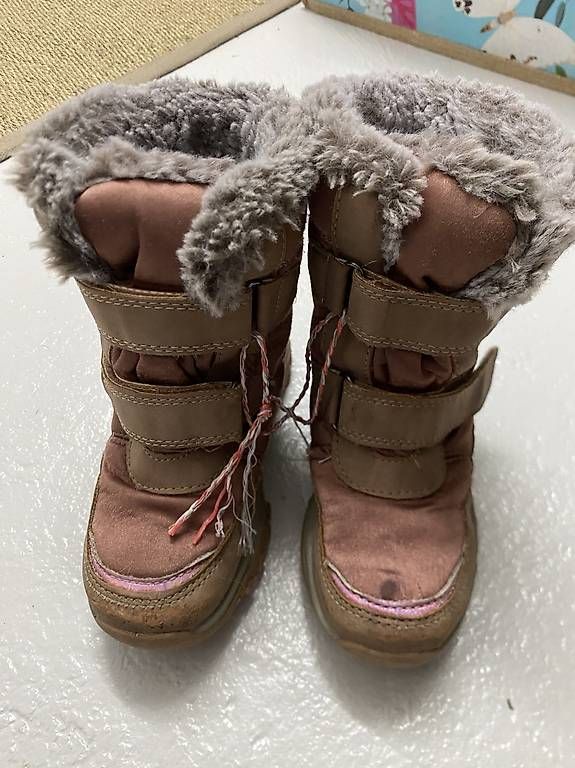 Schuhe für Mädchen: Winterschuhe Grösse 26 – Gebraucht aus Rorschacherberg von JBF17