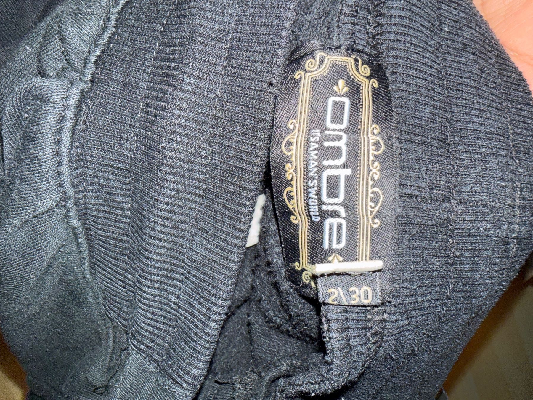 Pantaloni: Schwarze Trainerhose – Usato da Suhr venduto da sel_w2yg 1