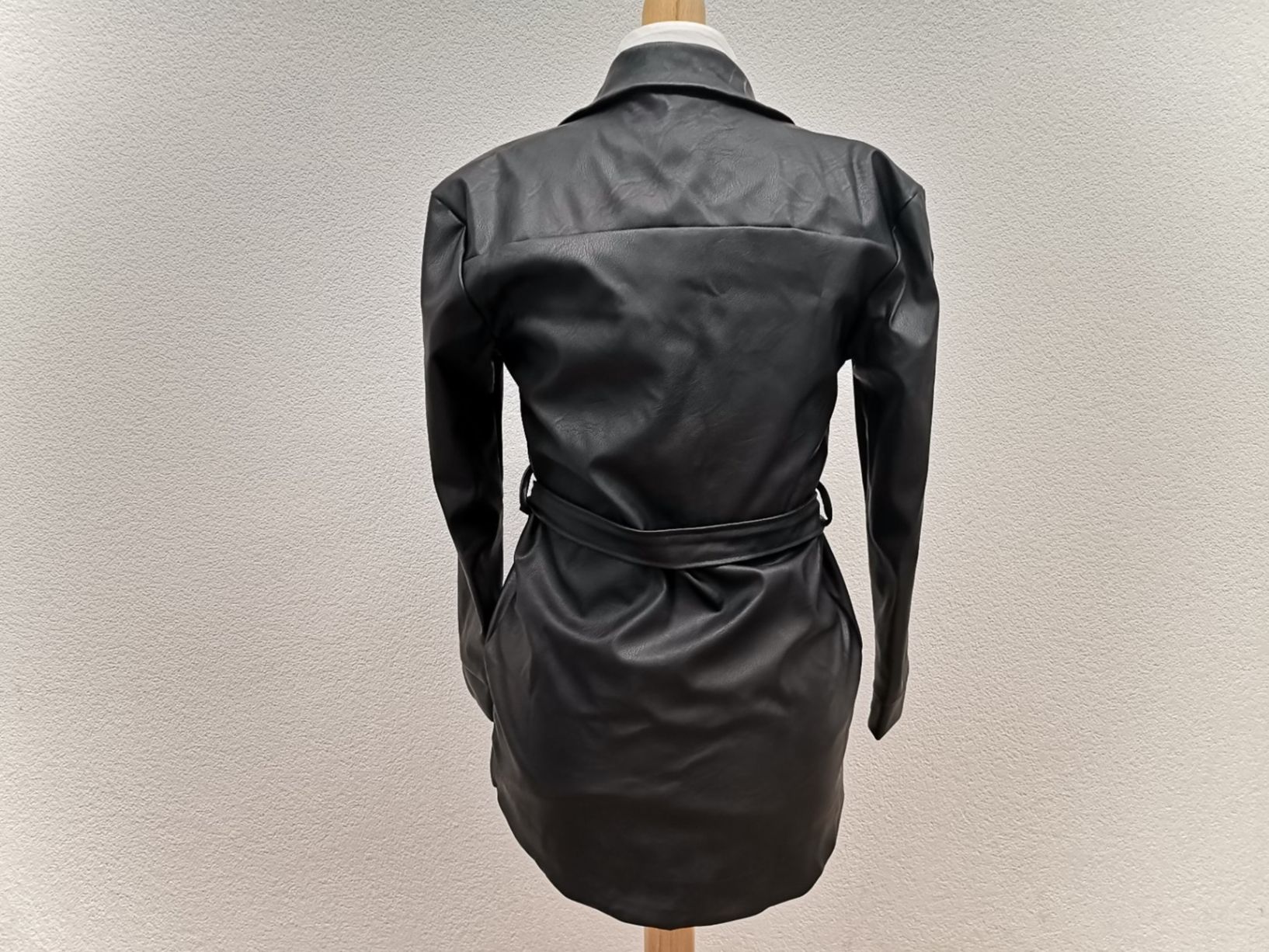 Giacche: TODAY Lederjacke Schwarz S mit Gürtel – Usato da Schaffhausen venduto da Restwert_SH 1