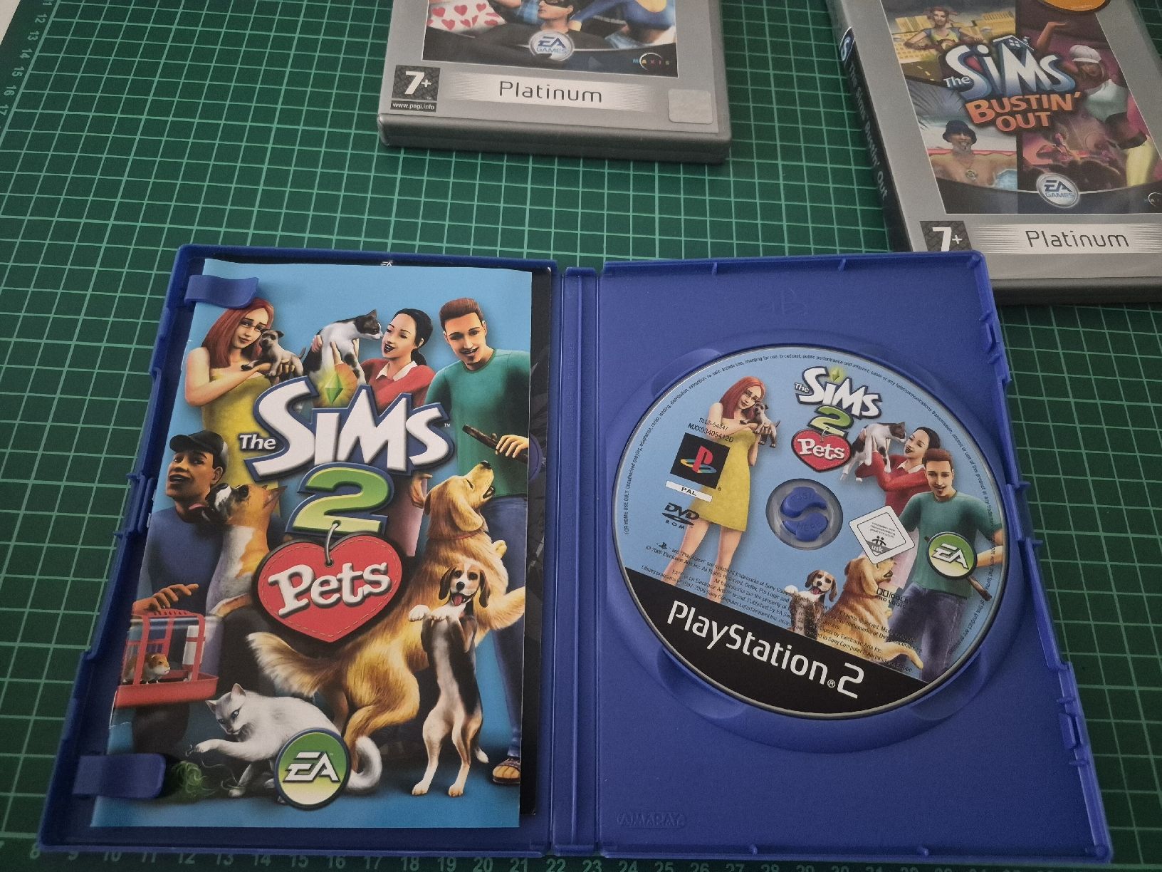 Sony Giochi: PS2 Sims Bundle: Sims, Bustin' Out, Sims 2 Pets - Games! – Usato da Meyrin venduto da Retro-GZ 4