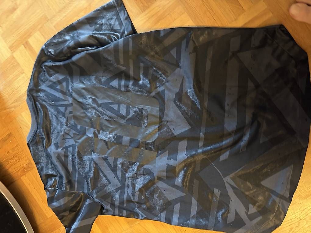 Adidas T-shirt: Adidas gr M Shirt – Usato da Bern venduto da Golem3 3